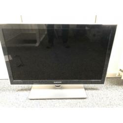 Samsung 50hz HD tv 32 inch met zilveren voetstuk