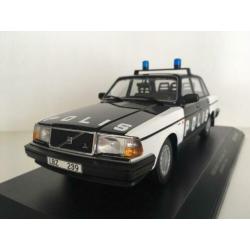 Volvo 240 GL Politie Zweden 1986 1:18 (nieuw)