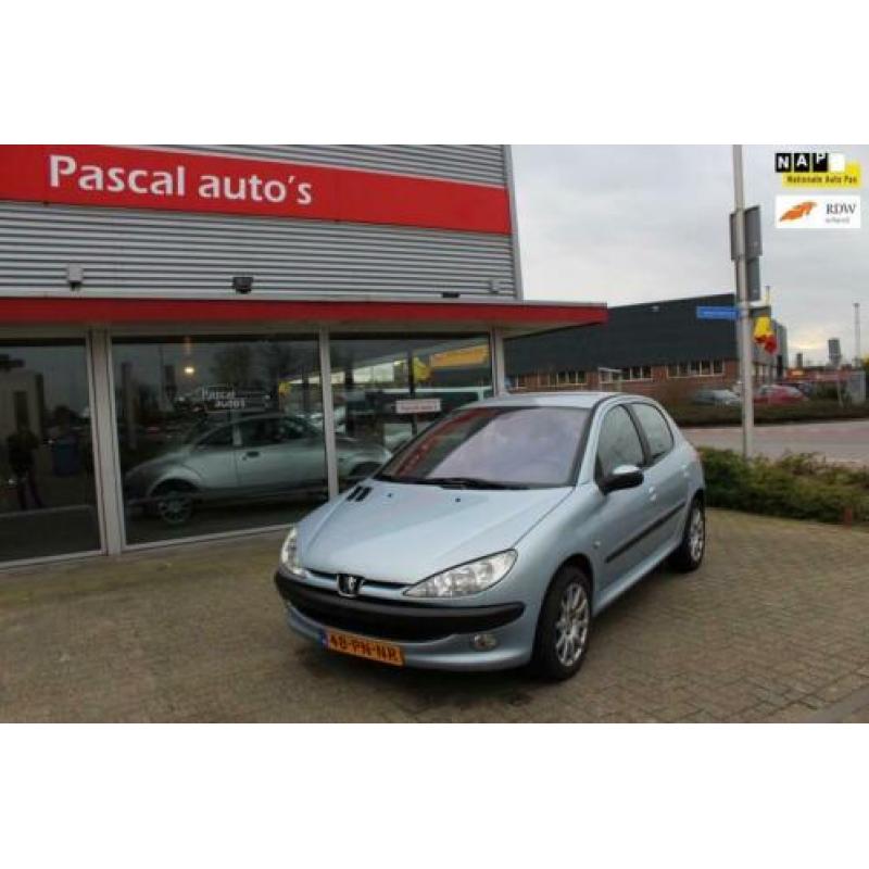 Peugeot 206 1.6-16V Gentry airco nw remmen nap apk