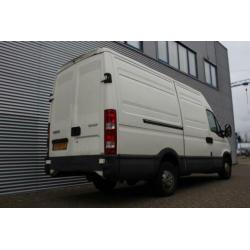 Iveco Daily 35 S 11V 330 H3 / AIRCO / CRUISE / NIEUWE APK!