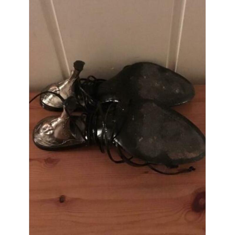 Aparte zwarte lak leren pumps met aparte hak van Guess, 37