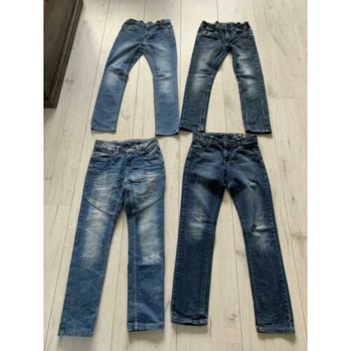Vier spijkerbroeken slim fit, draagmaat 140.