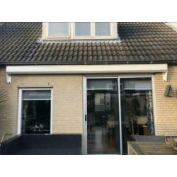 Prachtig groot elektrisch zonnescherm, zo goed als nieuw!