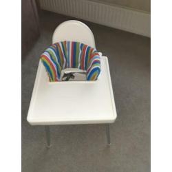 Kinderstoel met riempje en verkleiner.