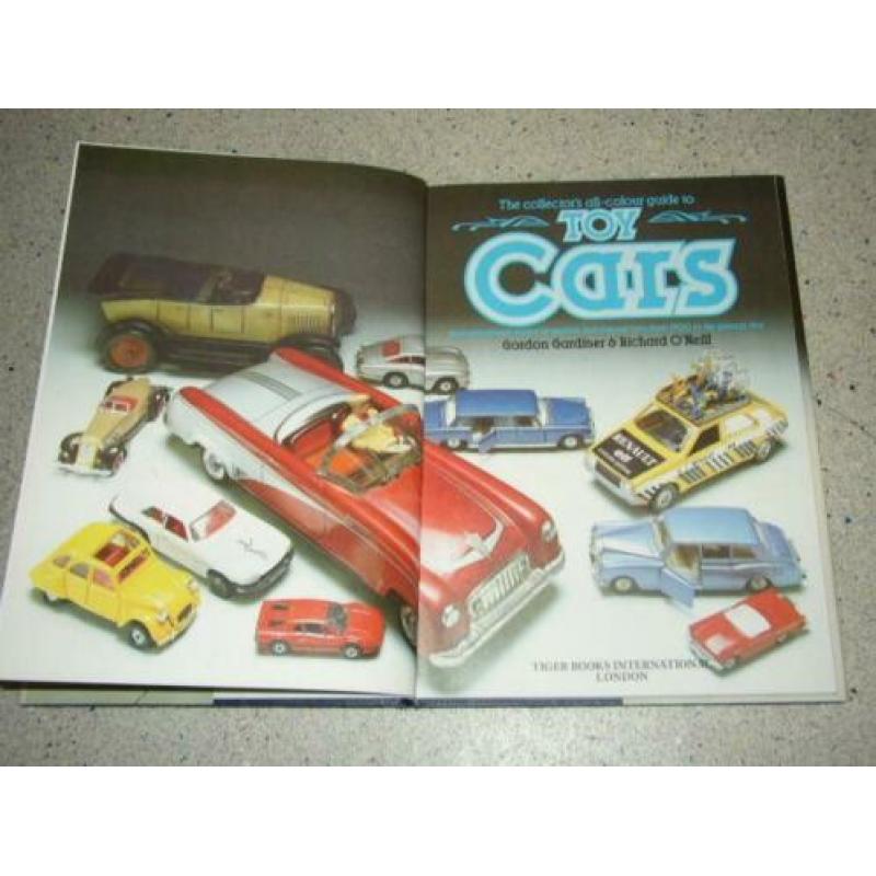 The Collector's All-colour Guide to Toy Cars ( Dinky Toys )