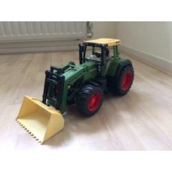 Bruder. Fendt tractor + voorlader + opraapwagen. Als nieuw.