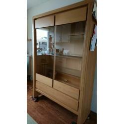 Zware eikenhouten kast