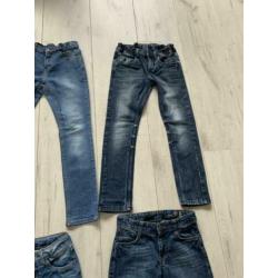 Vier spijkerbroeken slim fit, draagmaat 140.