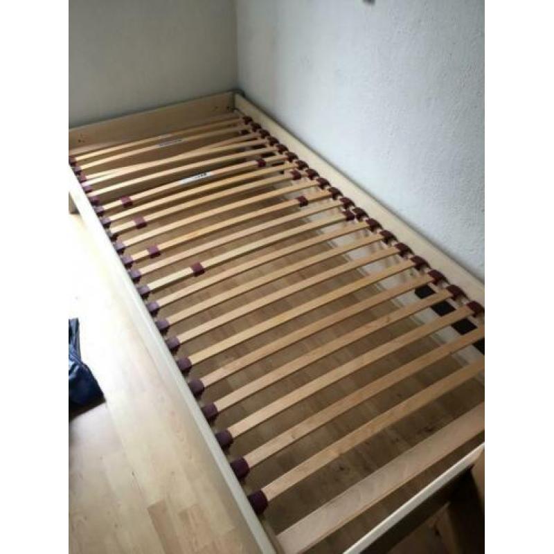 Eenpersoonsbed 90x200 met lattenbodem