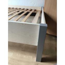 Eenpersoonsbed 90x200 met lattenbodem