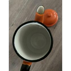 Oranje emaille koffiekan
