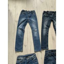 Vier spijkerbroeken slim fit, draagmaat 140.