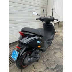 Piaggio Zip 2015 SNOR 25km blauw kenteken