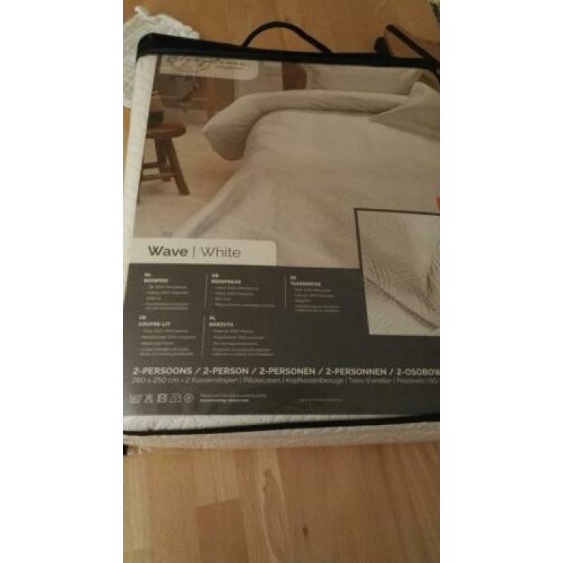 Sprei Sleeptime Elegance Wave wit 260x250 & 2 kussenslopen
