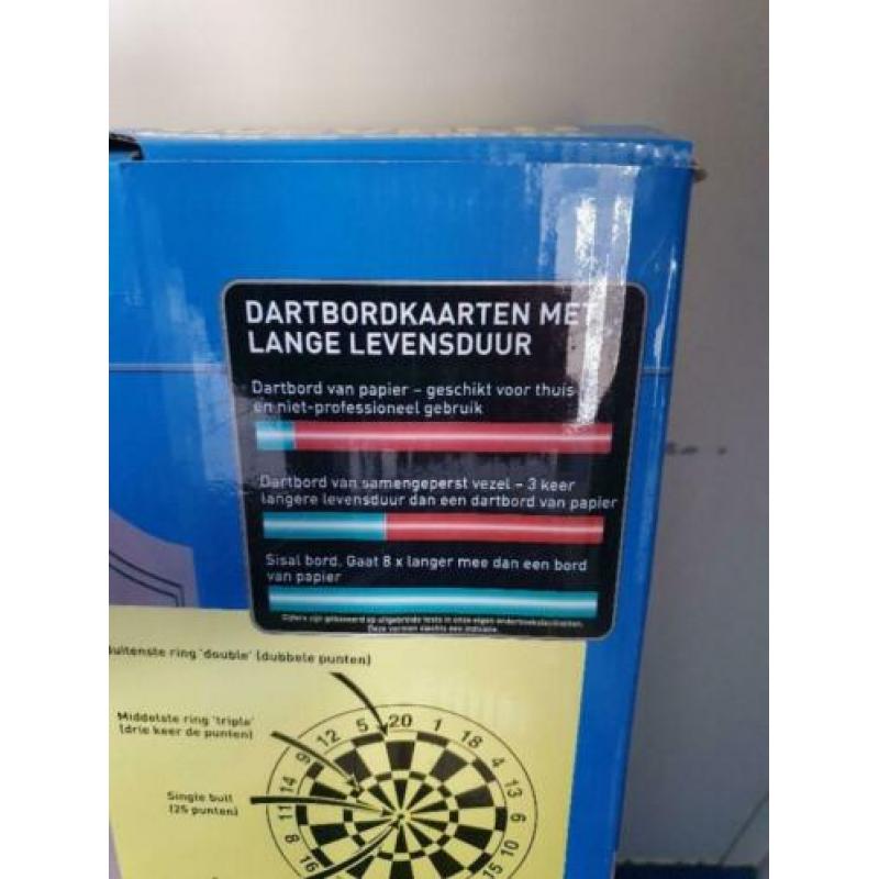 Dartbordset van Unicorn compleet met kast en toebehoren