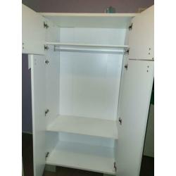 Te koop complete kinderkamer bestaat uit 3 delige