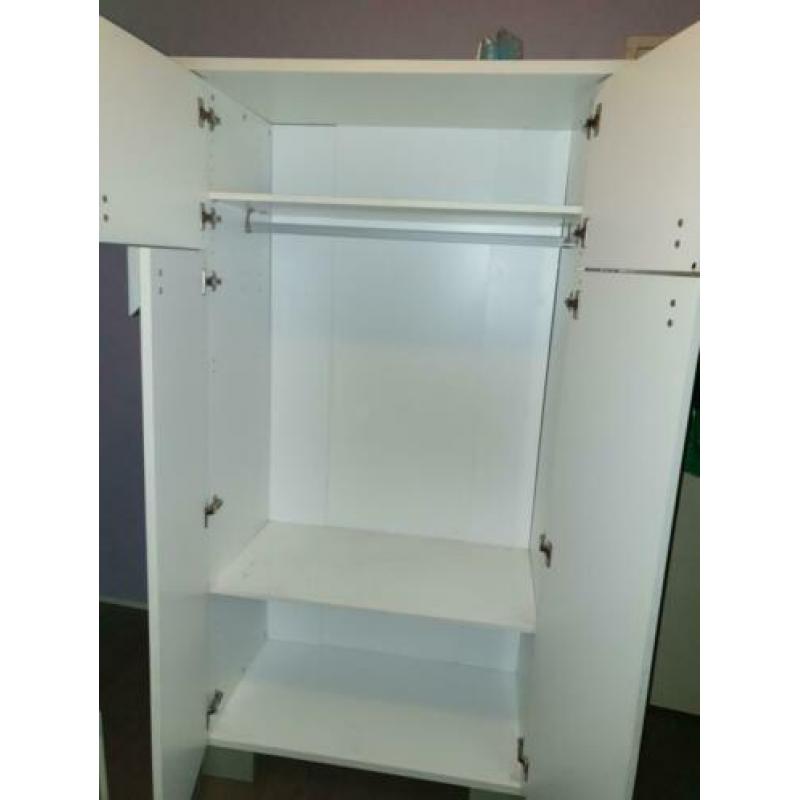 Te koop complete kinderkamer bestaat uit 3 delige