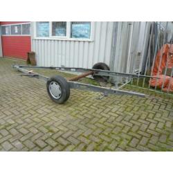 aangeboden zeer goed werken bootonderstel €150,-