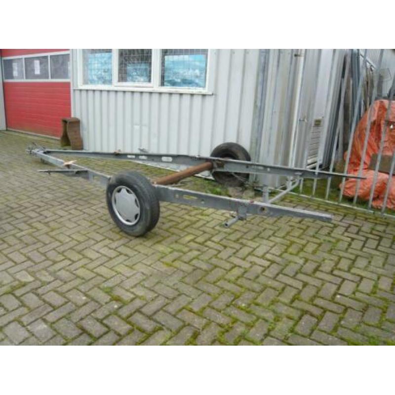 aangeboden zeer goed werken bootonderstel €150,-