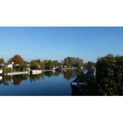 Stacaravan aan Vinkeveense plassen met ligplaats voor boot