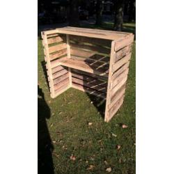 2 Houten barren, zelf gemaakt, buitenshuis