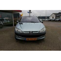 Peugeot 206 1.6-16V Gentry airco nw remmen nap apk
