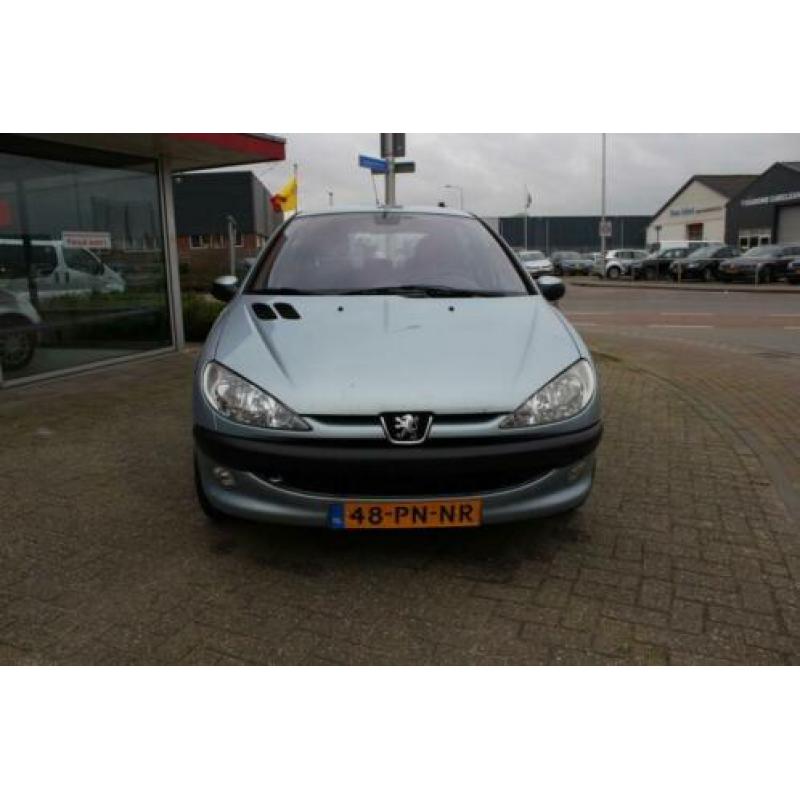 Peugeot 206 1.6-16V Gentry airco nw remmen nap apk