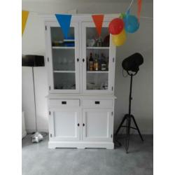 Witte houten bufferkast