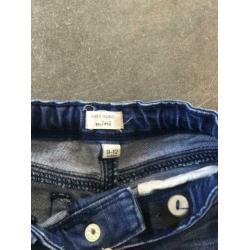 Stoere spijkerbroek van River Island mini. 9-12 maanden