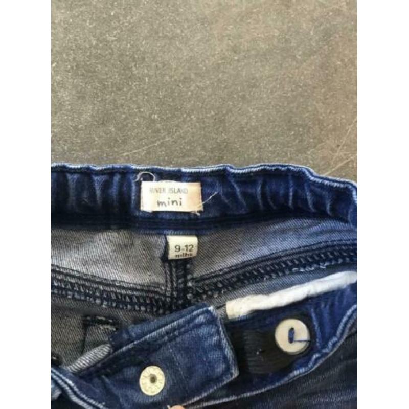 Stoere spijkerbroek van River Island mini. 9-12 maanden