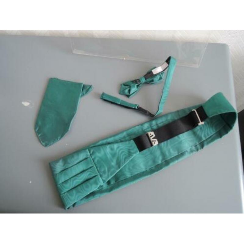 Groen/blauwe cumberband met strikje en pochet