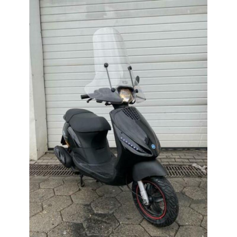 Piaggio Zip 2015 SNOR 25km blauw kenteken