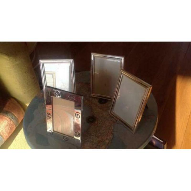 4 Verzilverde fotolijstjes