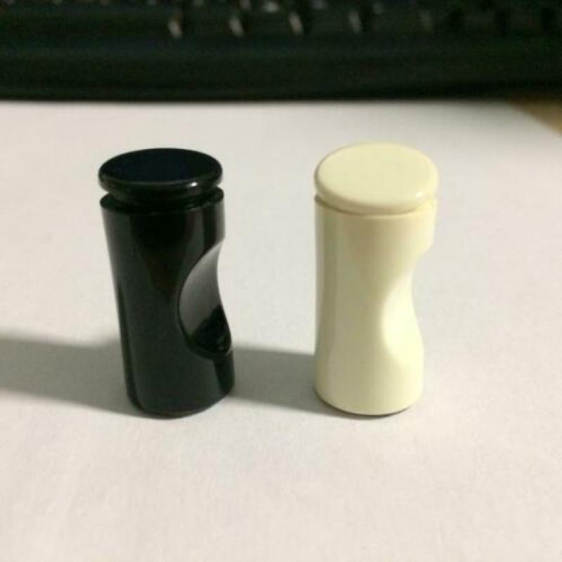 HEWI kleine smalle knopje / knopjes créme kunststof
