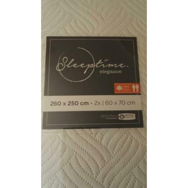 Sprei Sleeptime Elegance Wave wit 260x250 & 2 kussenslopen