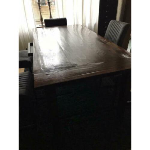 Mooie koloniale tafel