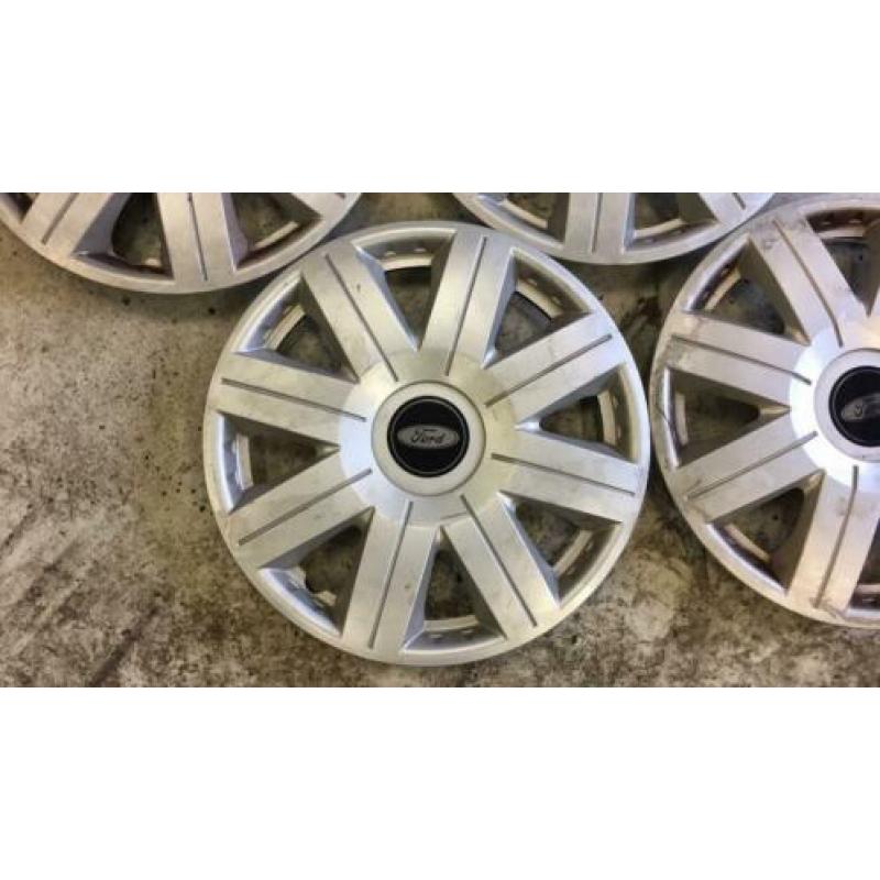 Set 13 inch Ford wieldoppen