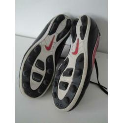 "nike" veldsportschoenen - maat 38,5