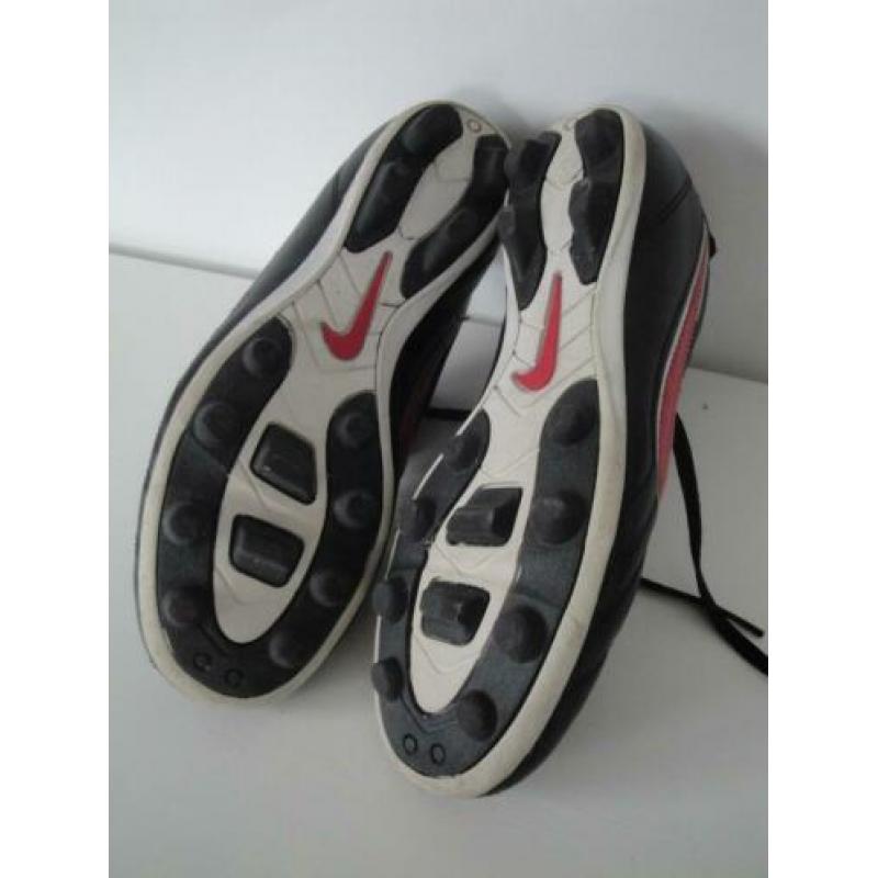"nike" veldsportschoenen - maat 38,5
