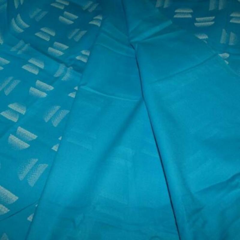 Katoenen licht blauwe stof,2meter lang,90 cm. breed. Nieuw.