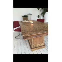 Mooie grote eettafel