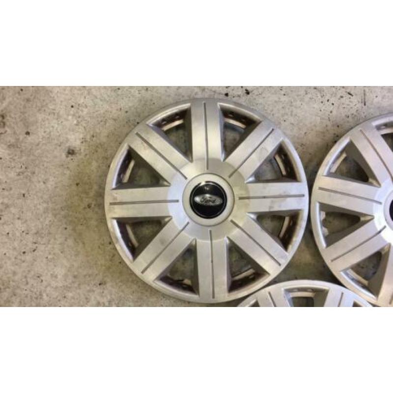 Set 13 inch Ford wieldoppen