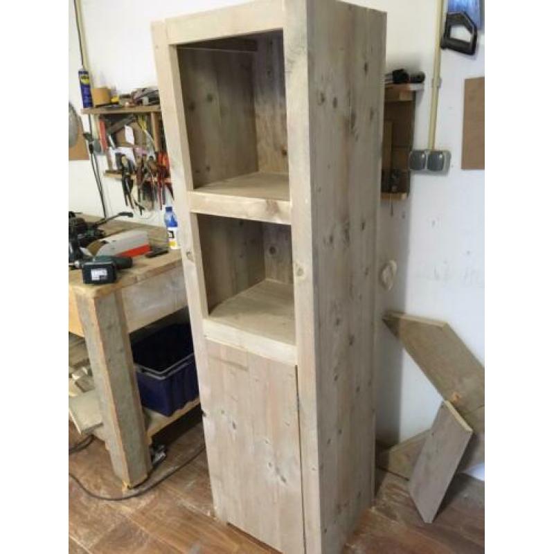 Verschillende kasten/dressoirs van verouderd steigerhout