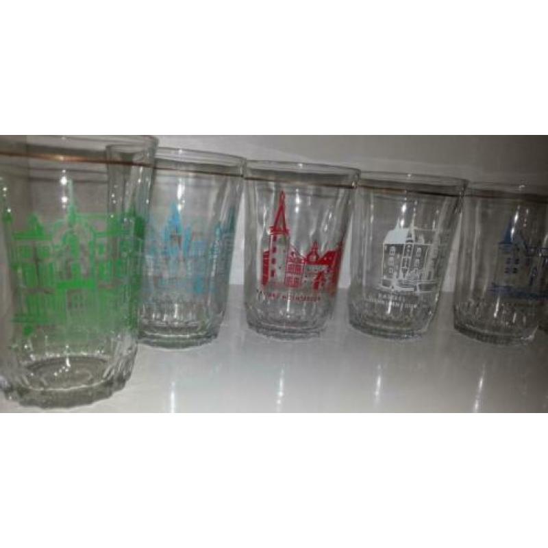 6 retro glazen met elk Limburgs kasteel erfgoed print