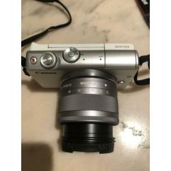 Canon EOS M100 wit te koop, 2 x gebruikt. Zo goed als nieuw!