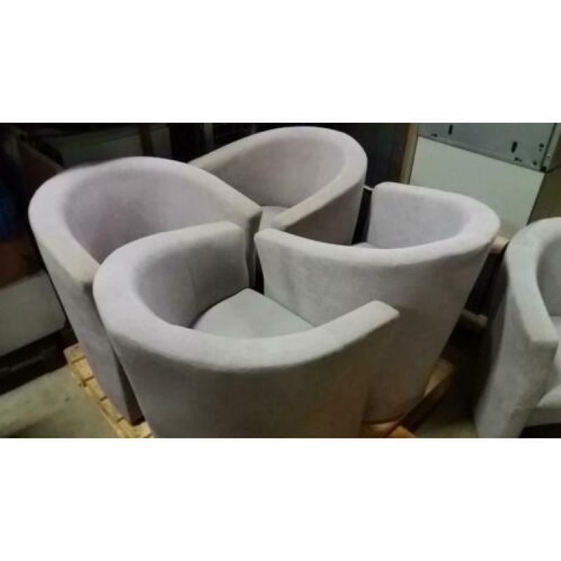 nog 6 knappe lichtgrijze clubjes stoelen fauteuils