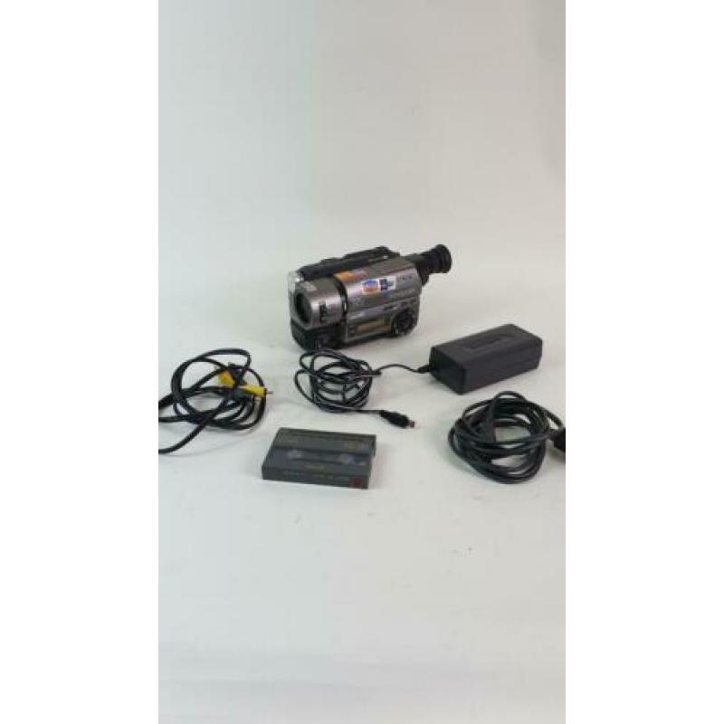 Sony Handycam CCD-TR713E, HI-8 Video 8 camcorder. 5A3