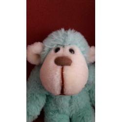 Groene aap. Zeer knuffelig. 30 cm. Gewassen 5,50.