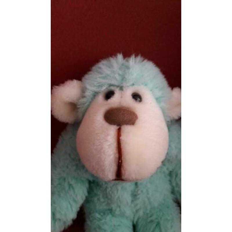 Groene aap. Zeer knuffelig. 30 cm. Gewassen 5,50.