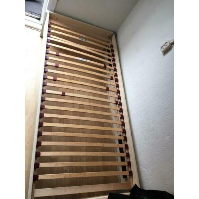 Eenpersoonsbed 90x200 met lattenbodem